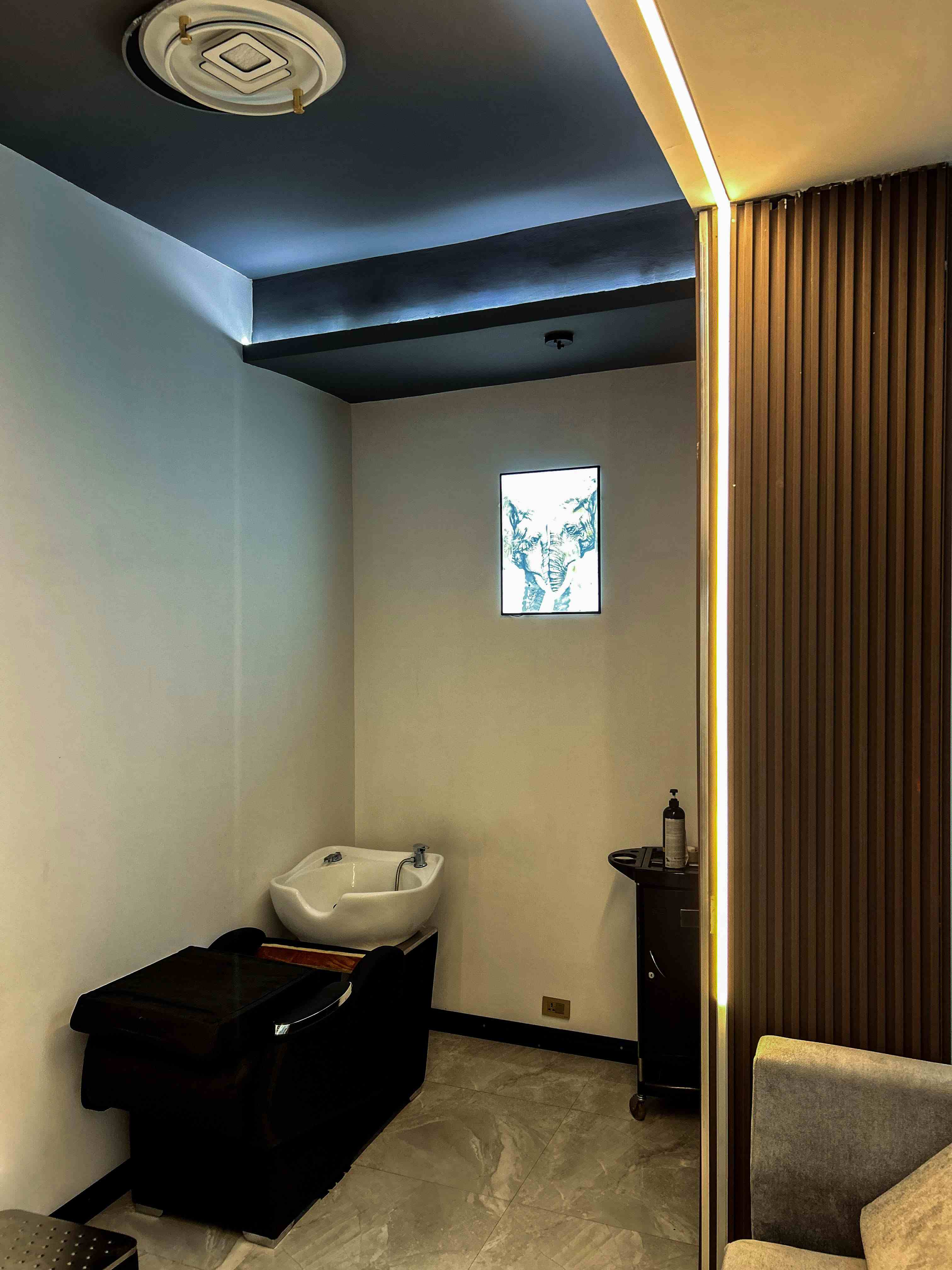 The After Cut Lounge